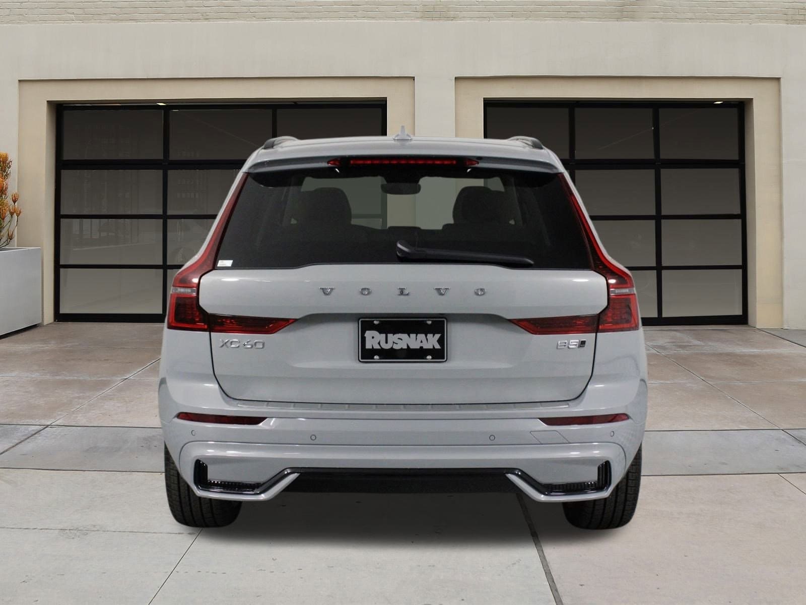 2026 Volvo XC60 B5 photo 4