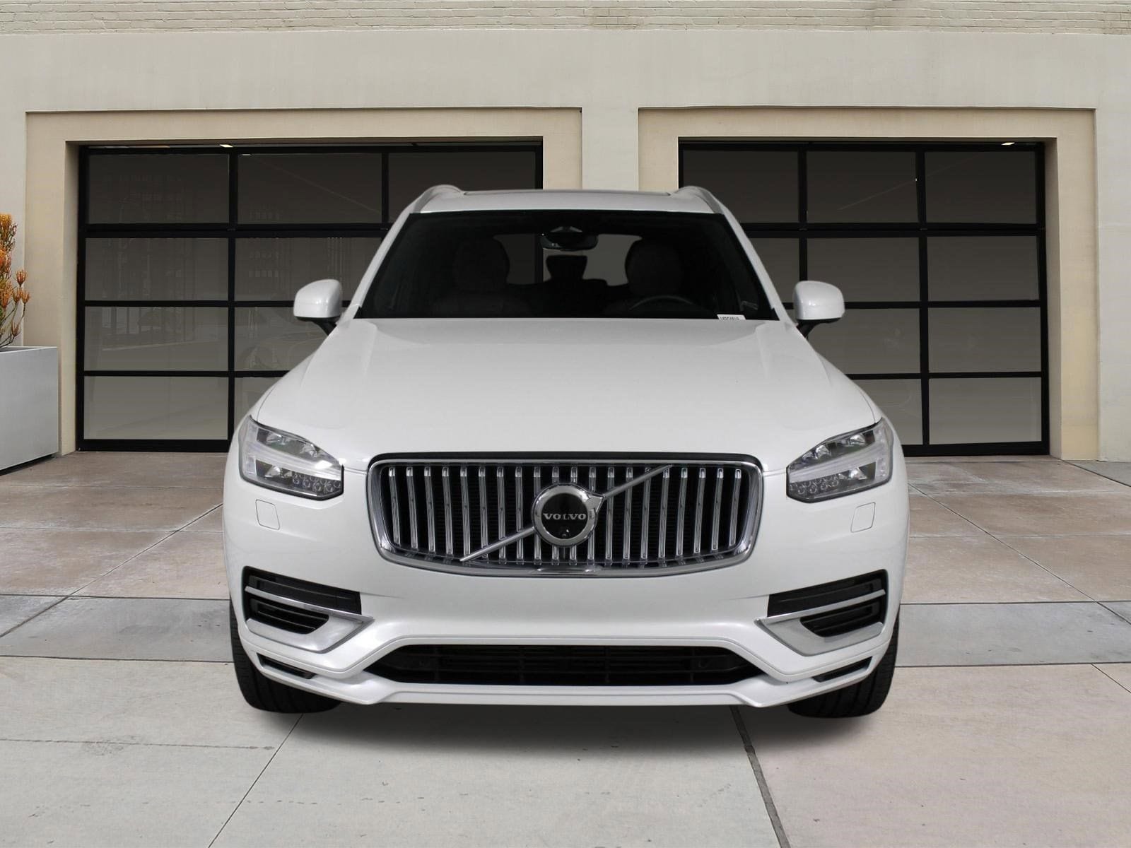 2024 Volvo XC90 plug-in hybrid T8 Plus Bright Theme 7 Passenger photo 5