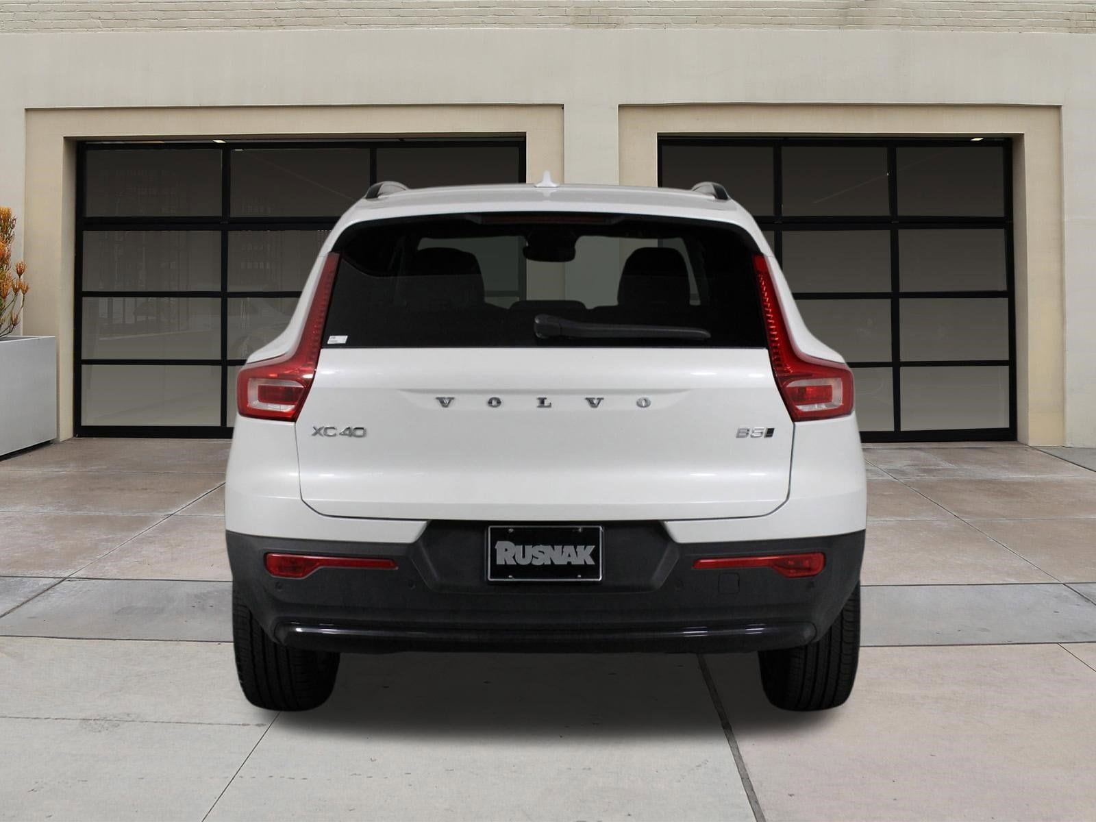 2026 Volvo XC40 B5 Plus photo 4