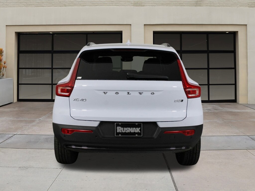 New 2026 Volvo XC40 B5 Plus SUV