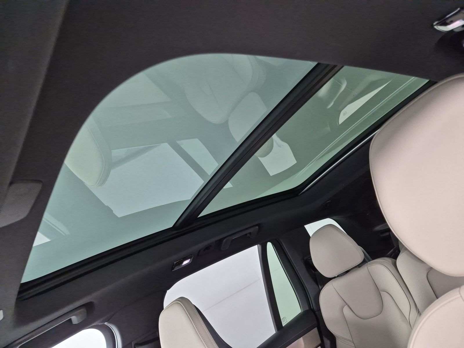 2026 Volvo XC90 Plus - Photo 22