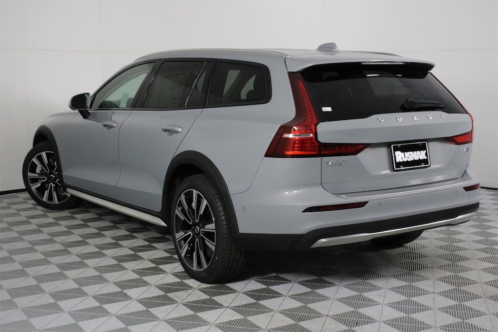 New 2026 Volvo V60 Cross Country B5 Ultra Wagon