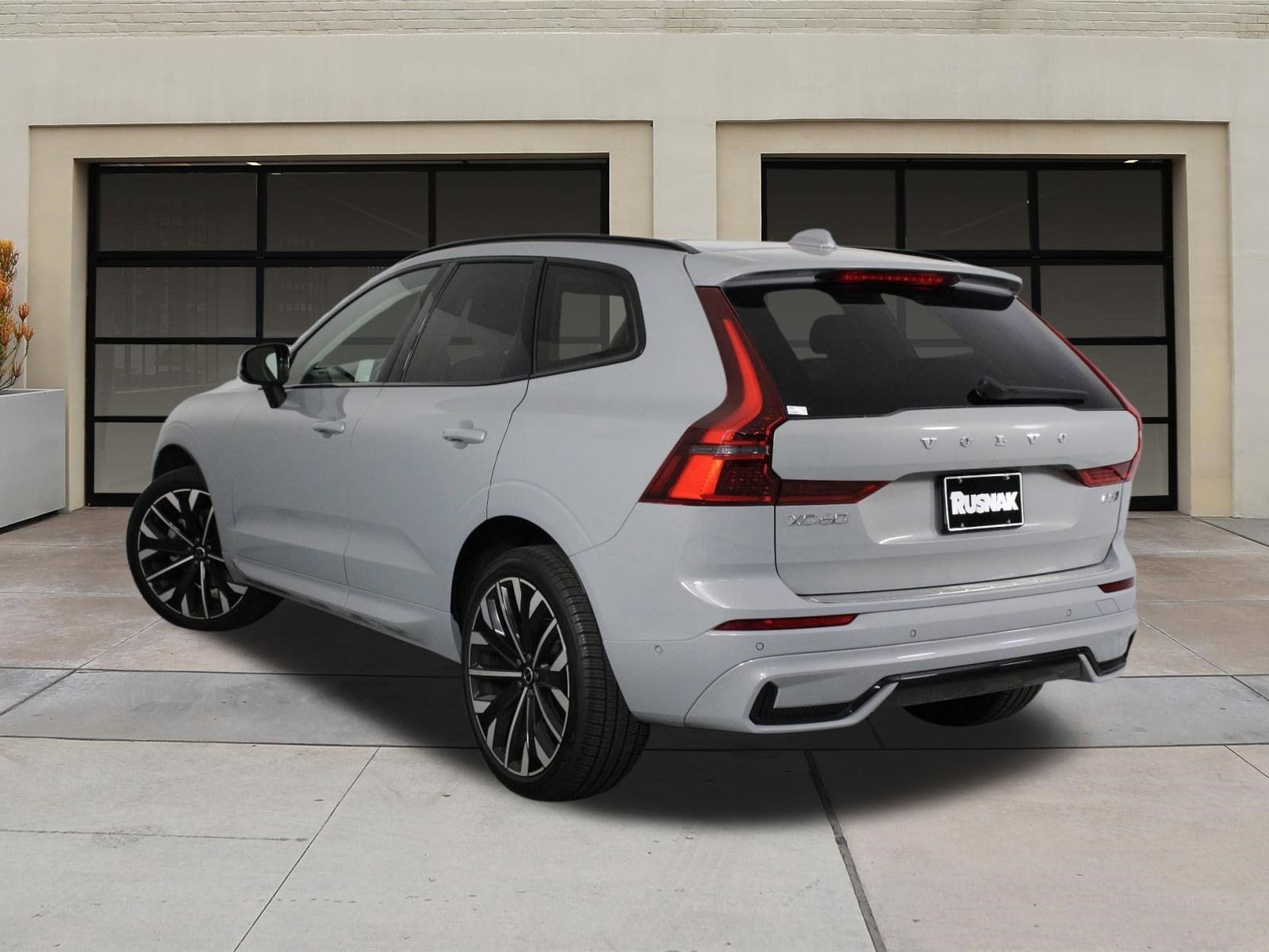 2026 Volvo XC60 Ultra - Photo 2
