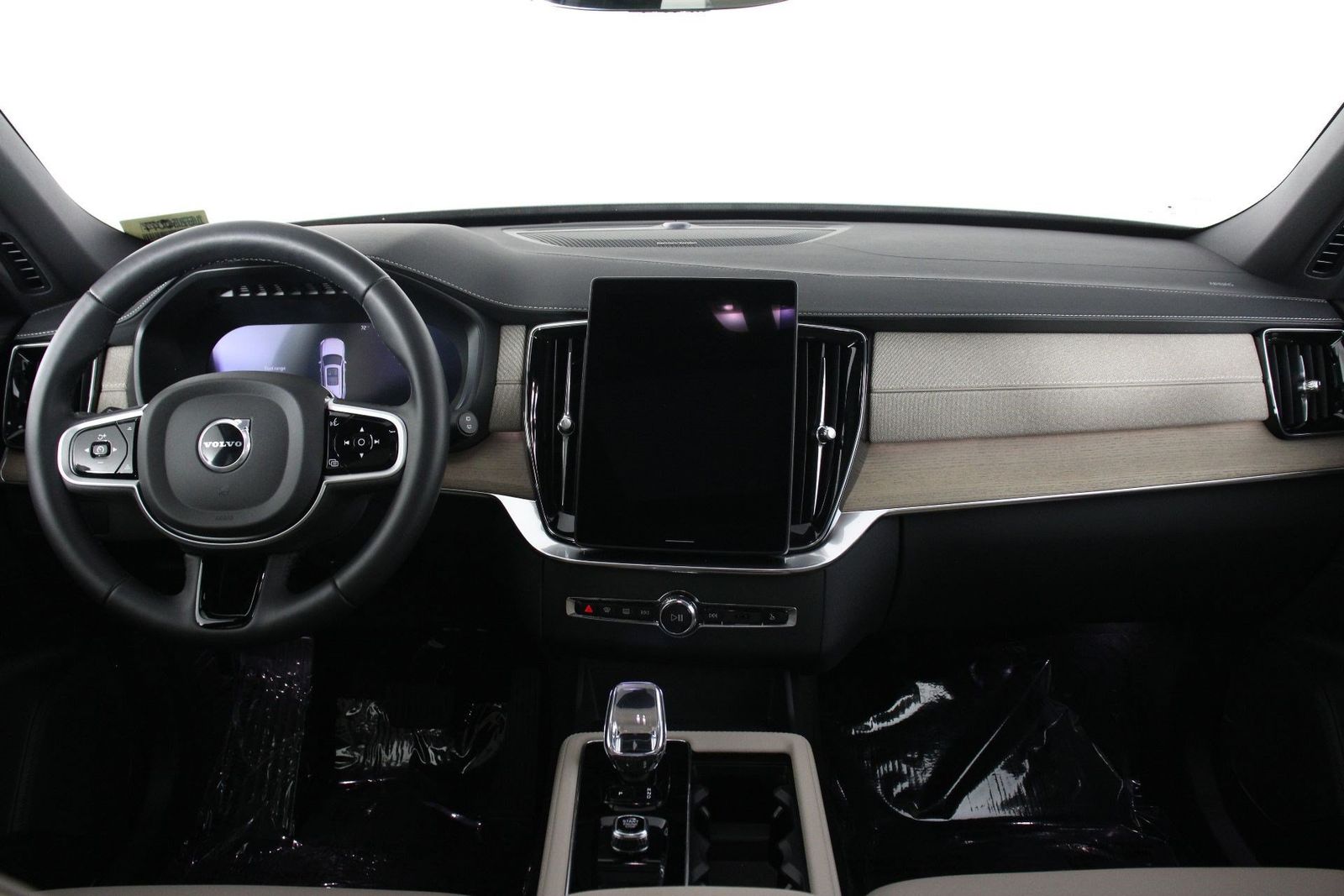 2026 Volvo XC90 Plus - Photo 7
