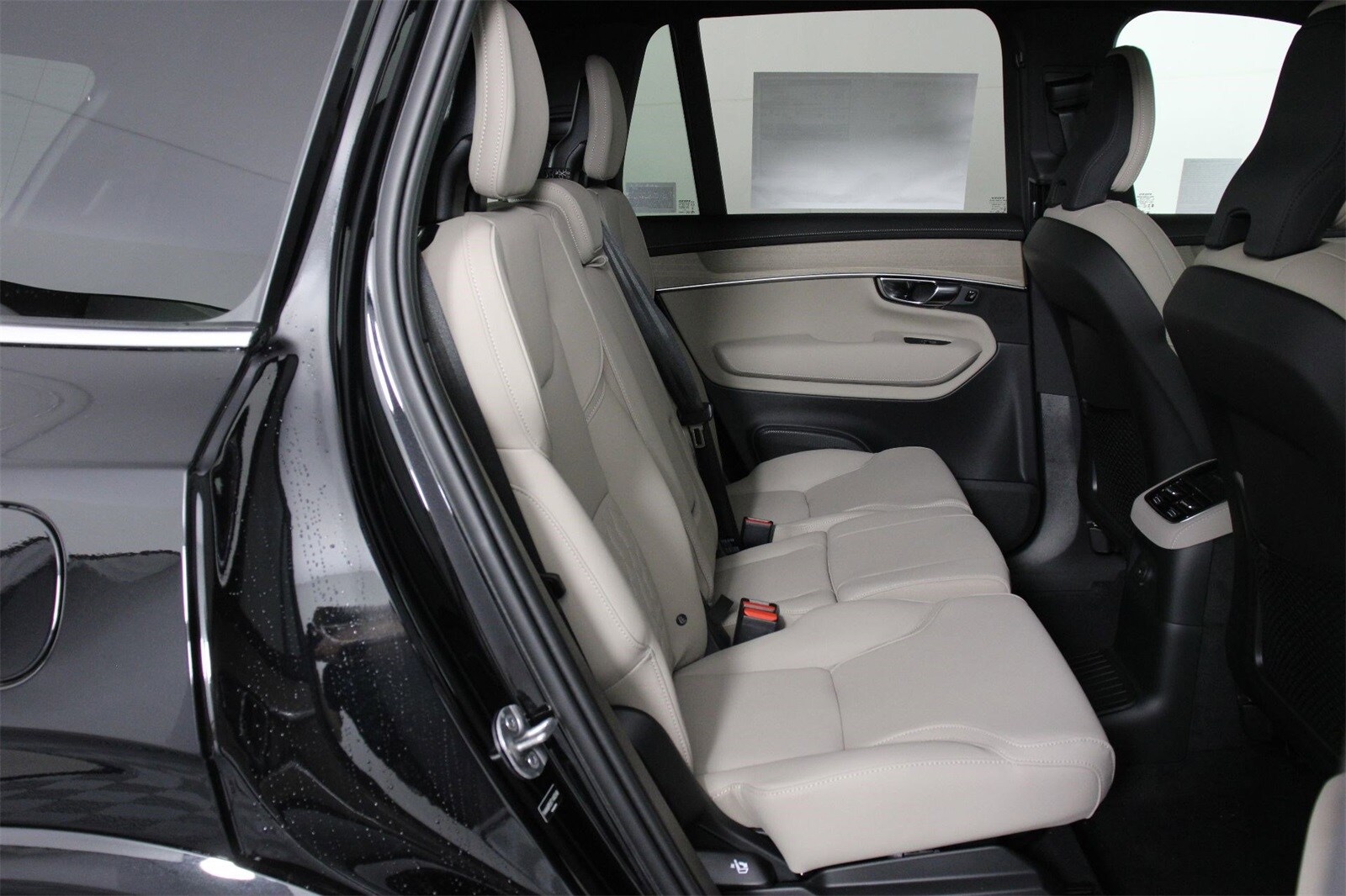 2026 Volvo XC90 Plus - Photo 11