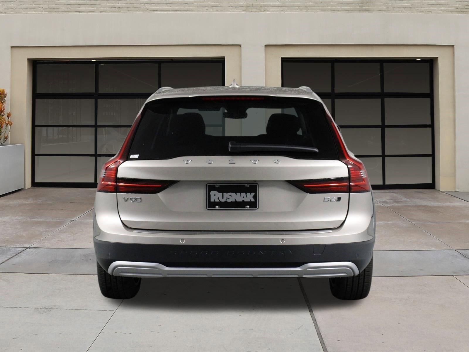2025 Volvo V90 Cross Country B6 photo 4