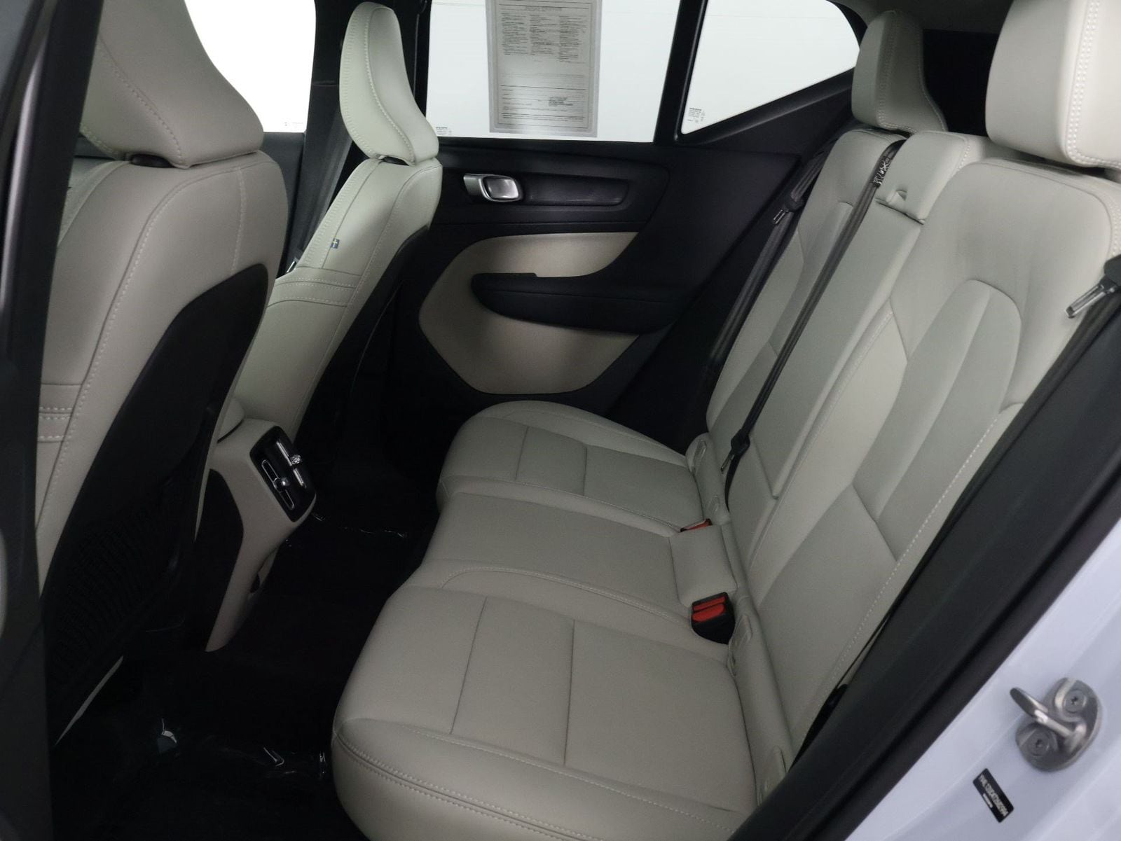 2026 Volvo XC40 Plus - Photo 32