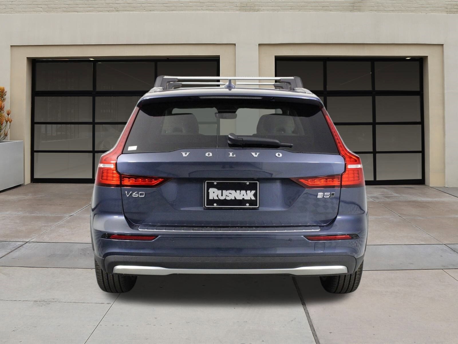 2026 Volvo V60 Cross Country B5 Plus photo 4