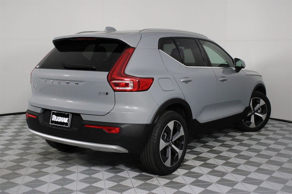 Certified 2025 Volvo XC40 B5 Core SUV