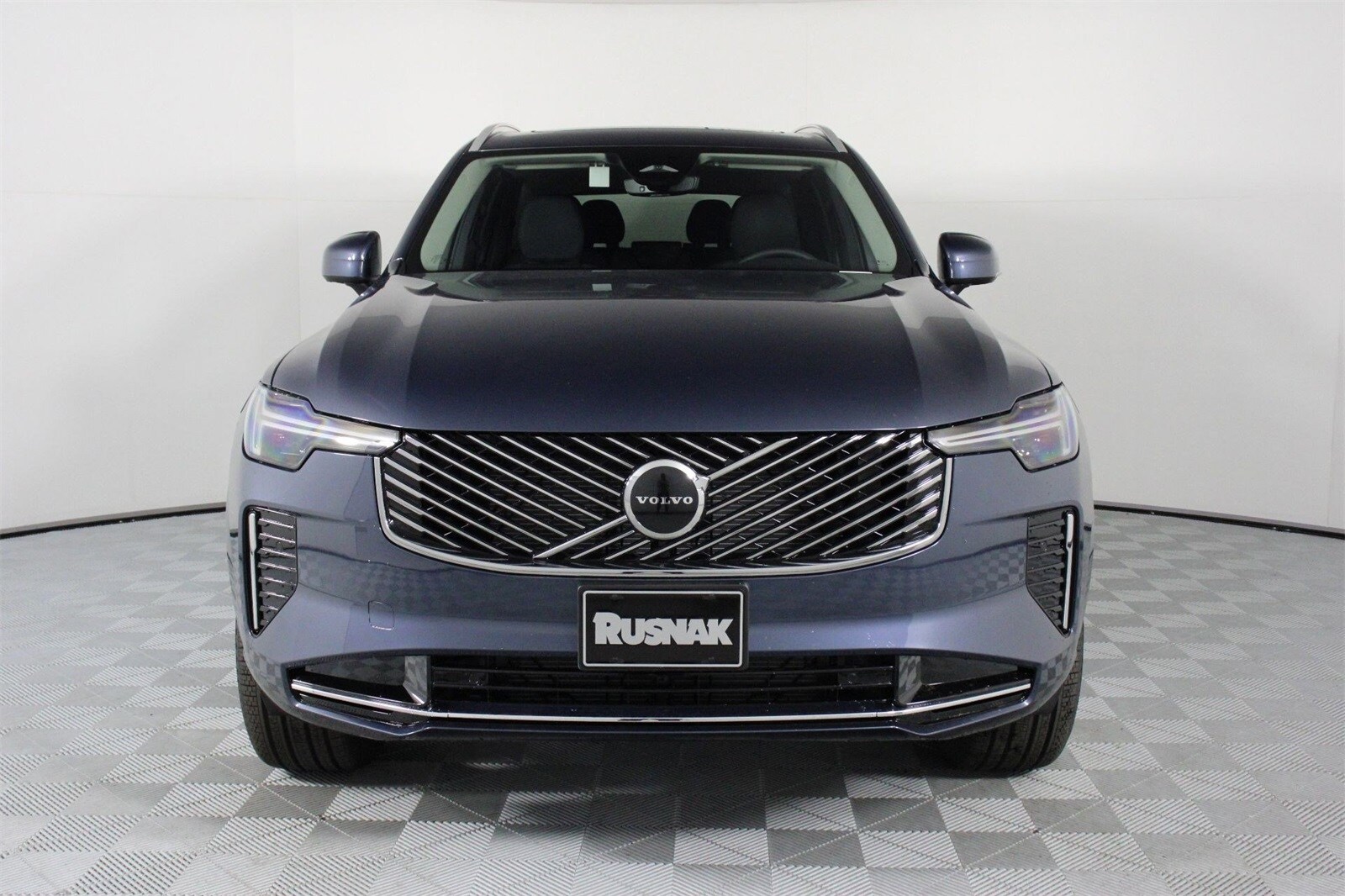 2025 Volvo XC90 Core photo 2