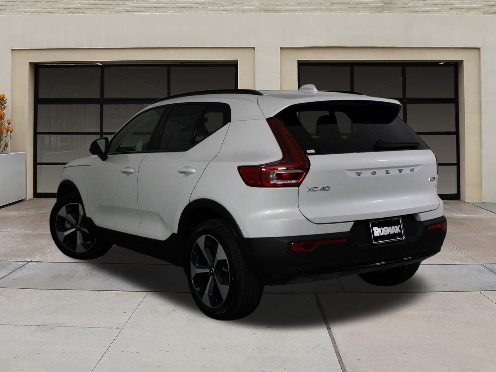 2026 Volvo XC40 Plus photo 2