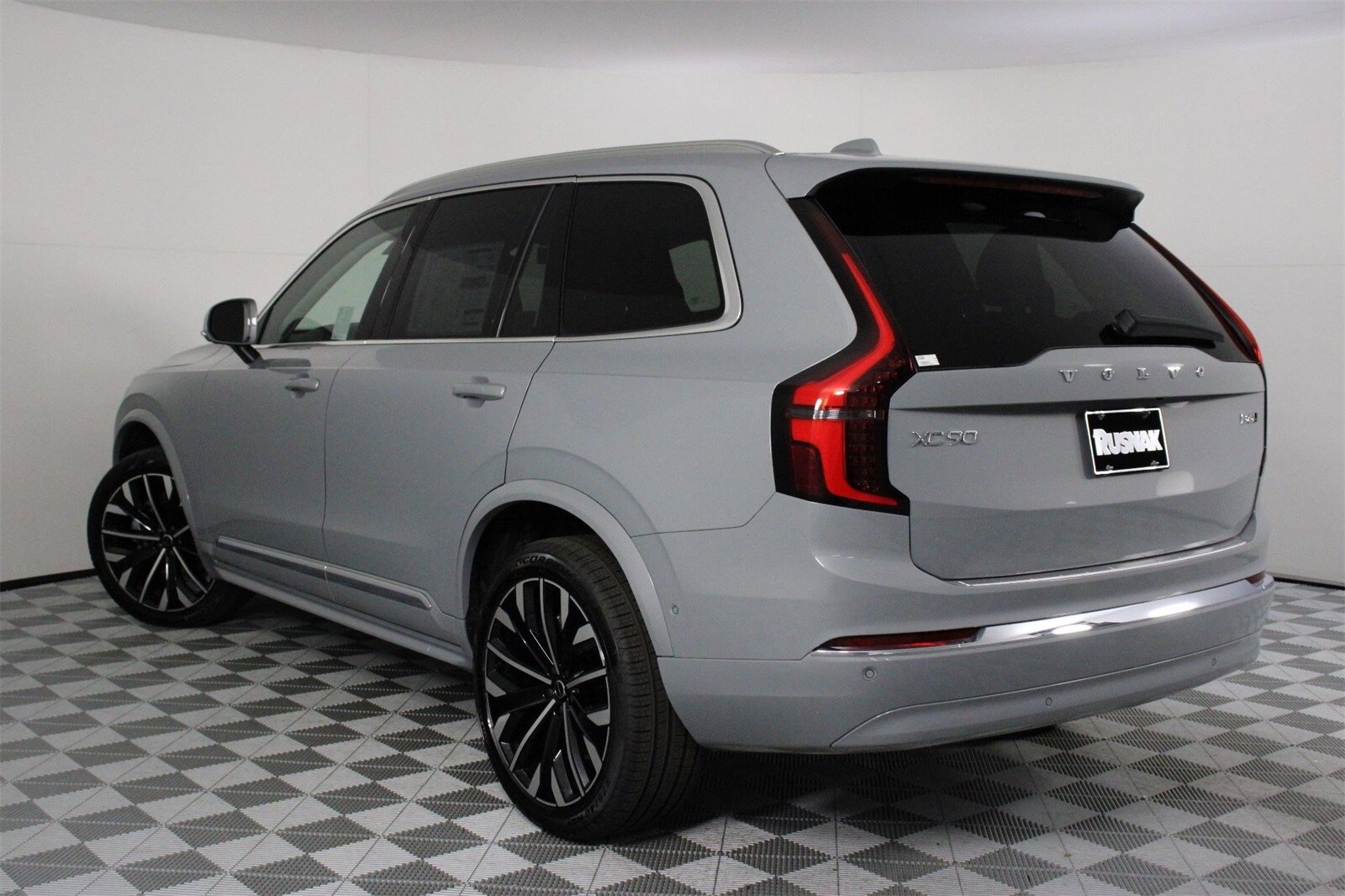 2025 Volvo XC90 Plus photo 3