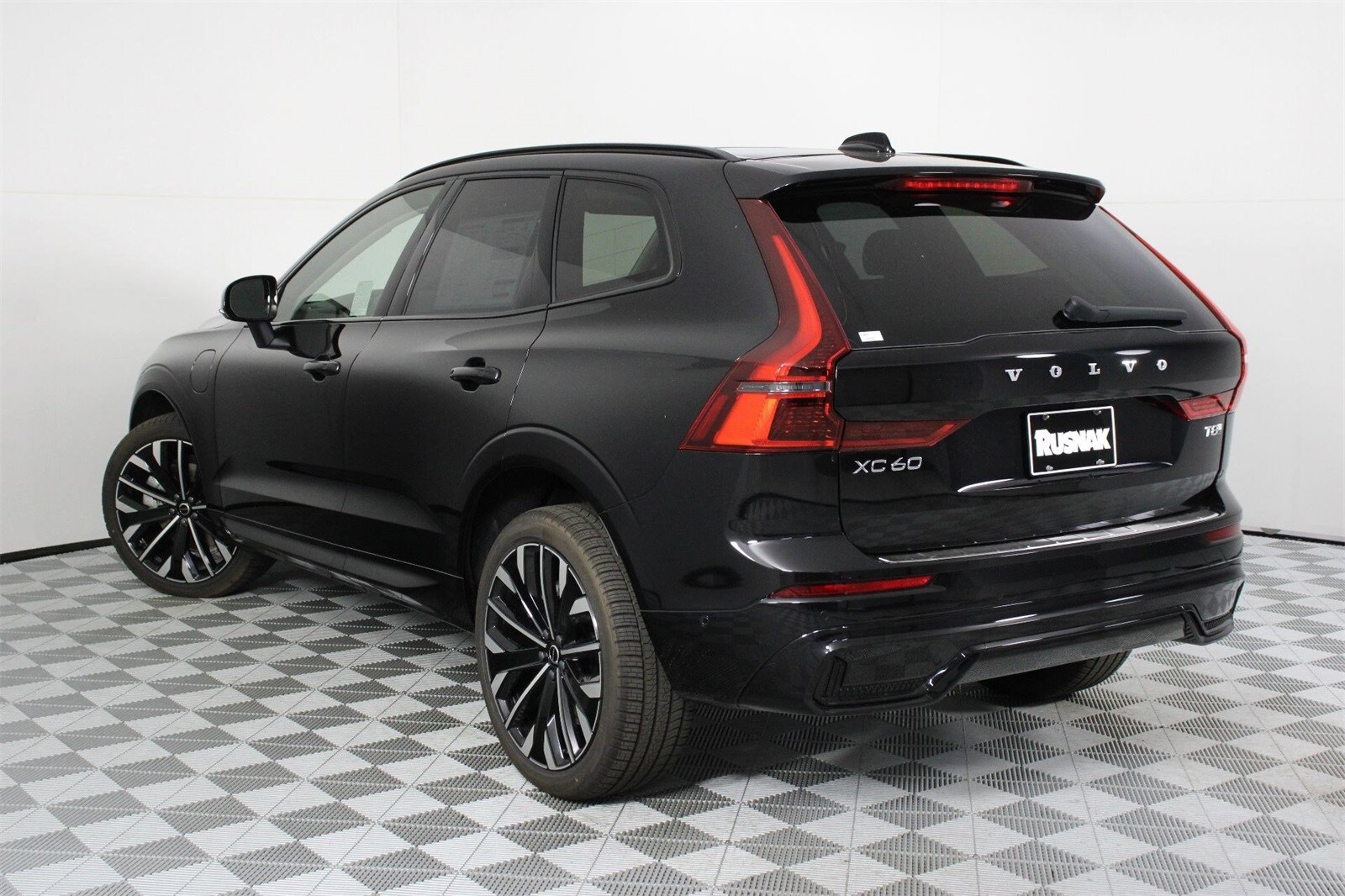 2026 Volvo XC60 T8 photo 3