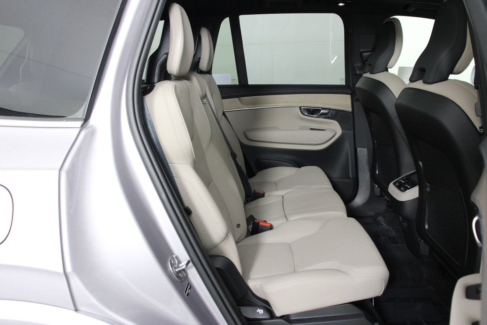 2026 Volvo XC90 Plus - Photo 30