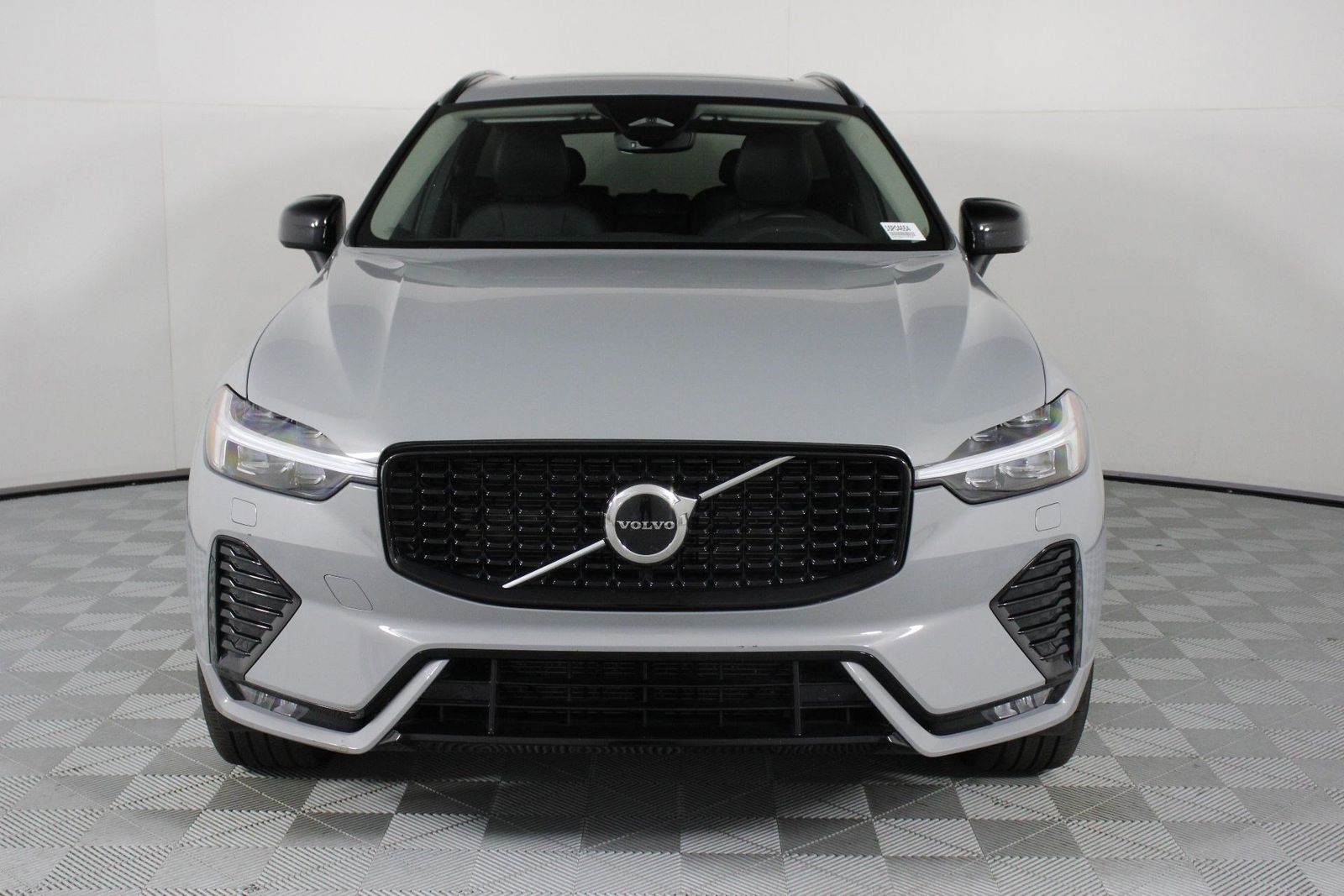 2025 Volvo XC60 B5 Core photo 5