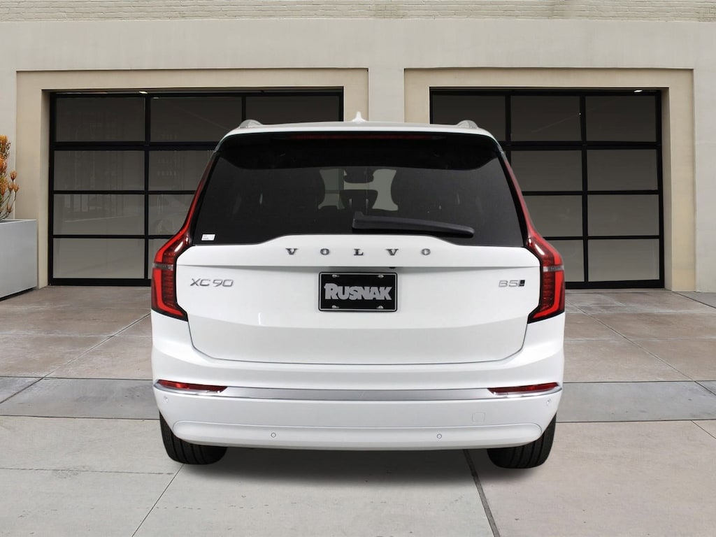 New 2026 Volvo XC90 B5 Core SUV