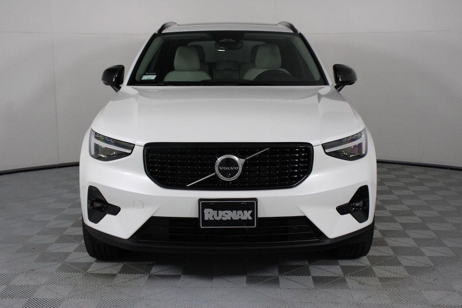 2026 Volvo XC40 B5 Plus photo 5