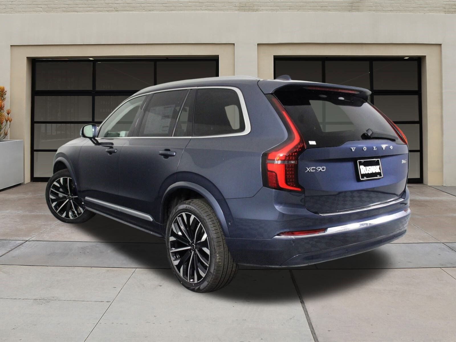 2025 Volvo XC90 Plus photo 3