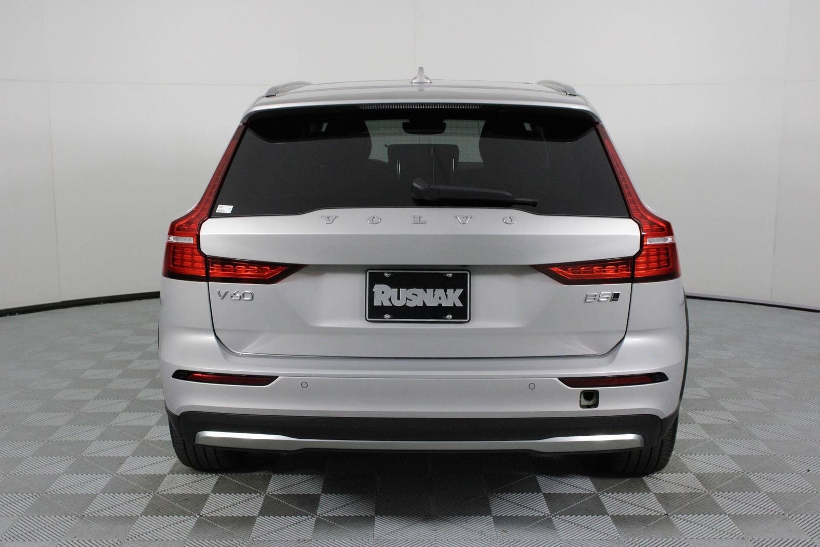 2025 Volvo V60 Cross Country B5 Plus photo 4