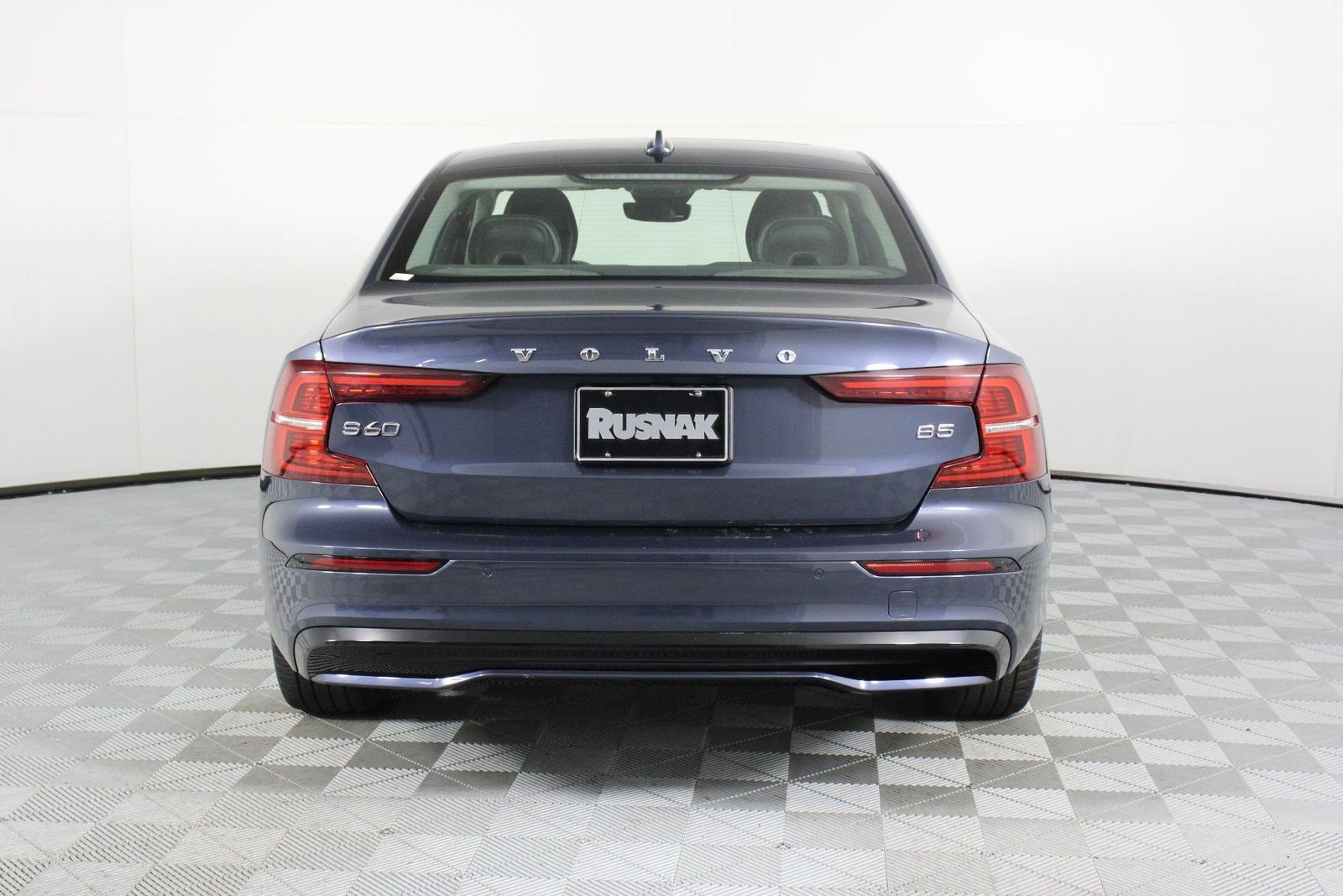 2023 Volvo S60 B5 Core Dark Theme photo 4