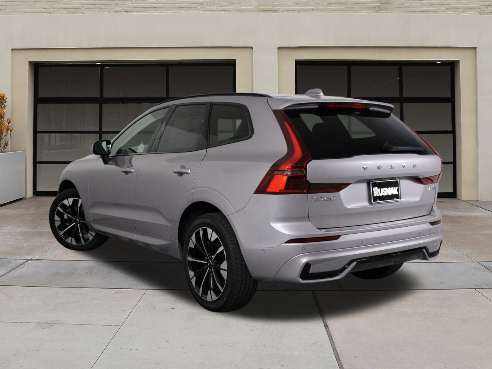 2026 Volvo XC60 B5 Plus photo 3