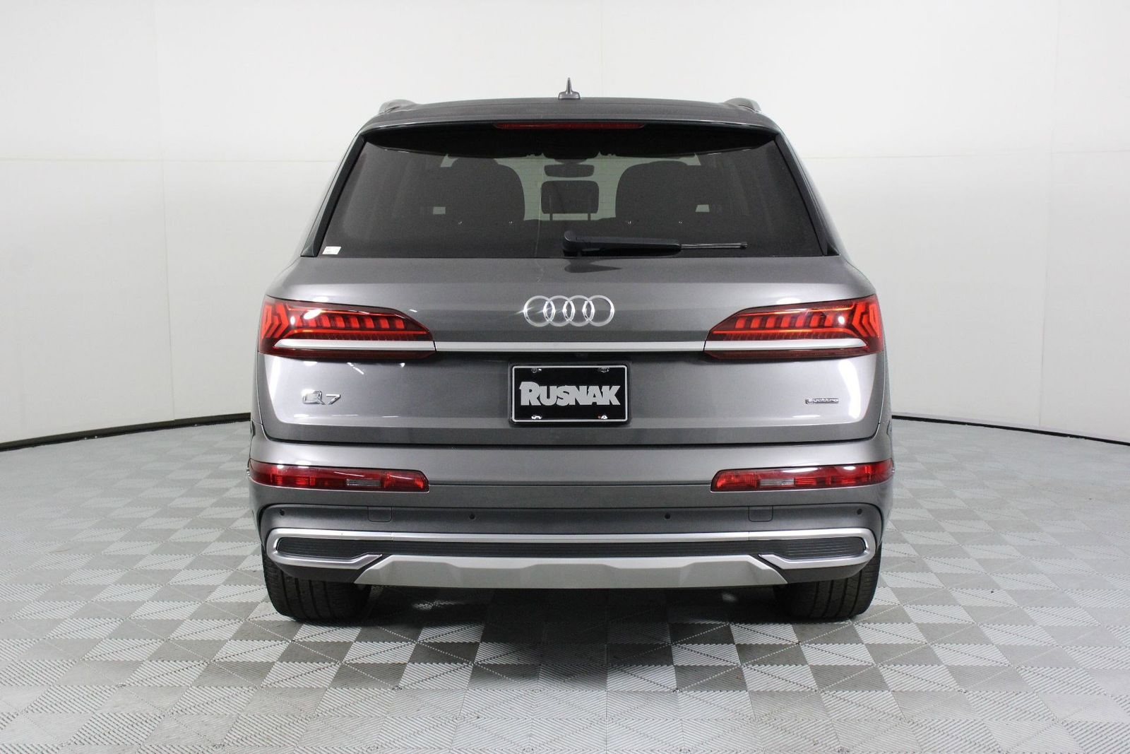2023 Audi Q7 55 Premium Plus photo 4