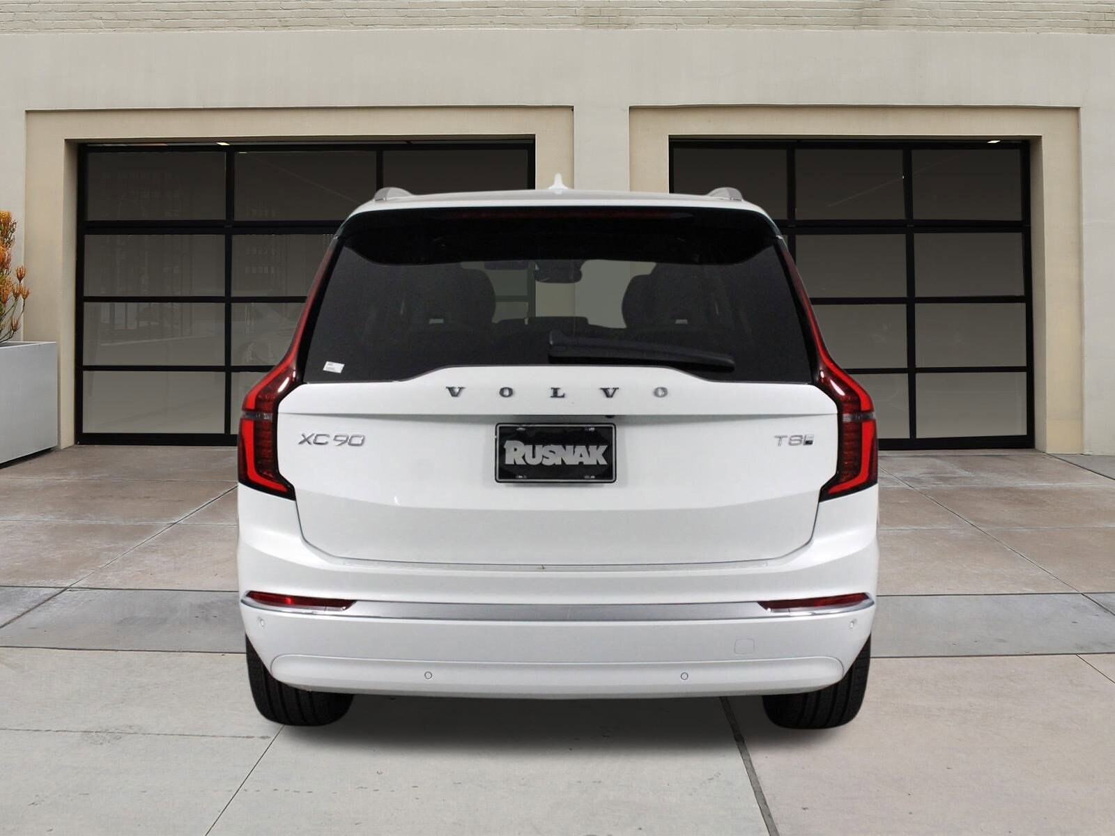 2026 Volvo XC90 T8 photo 3