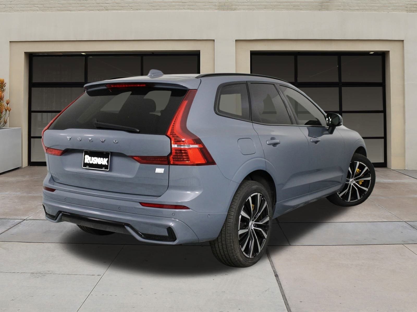 2023 Volvo XC60 Recharge Hybrid T8 Plus photo 3