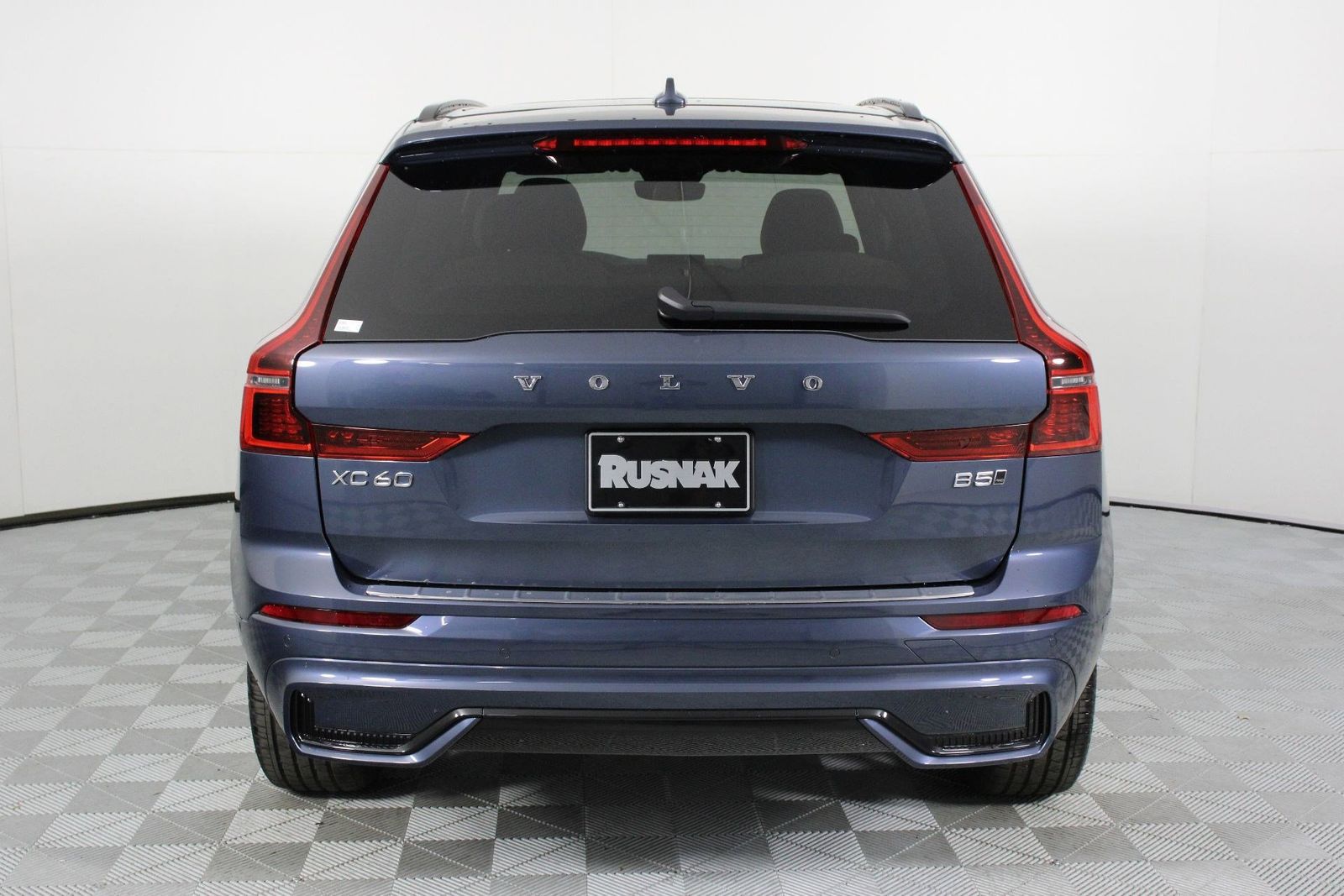 2026 Volvo XC60 B5 Plus photo 4