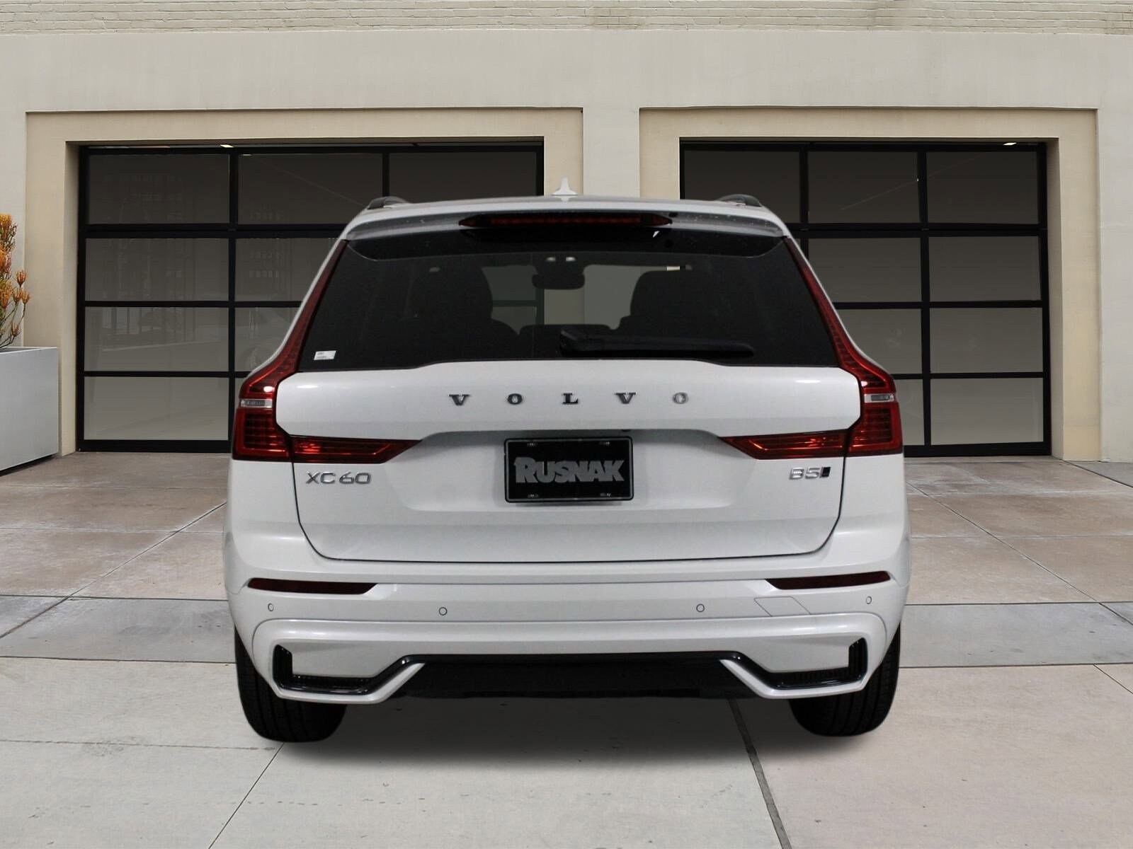 2025 Volvo XC60 B5 Core photo 3