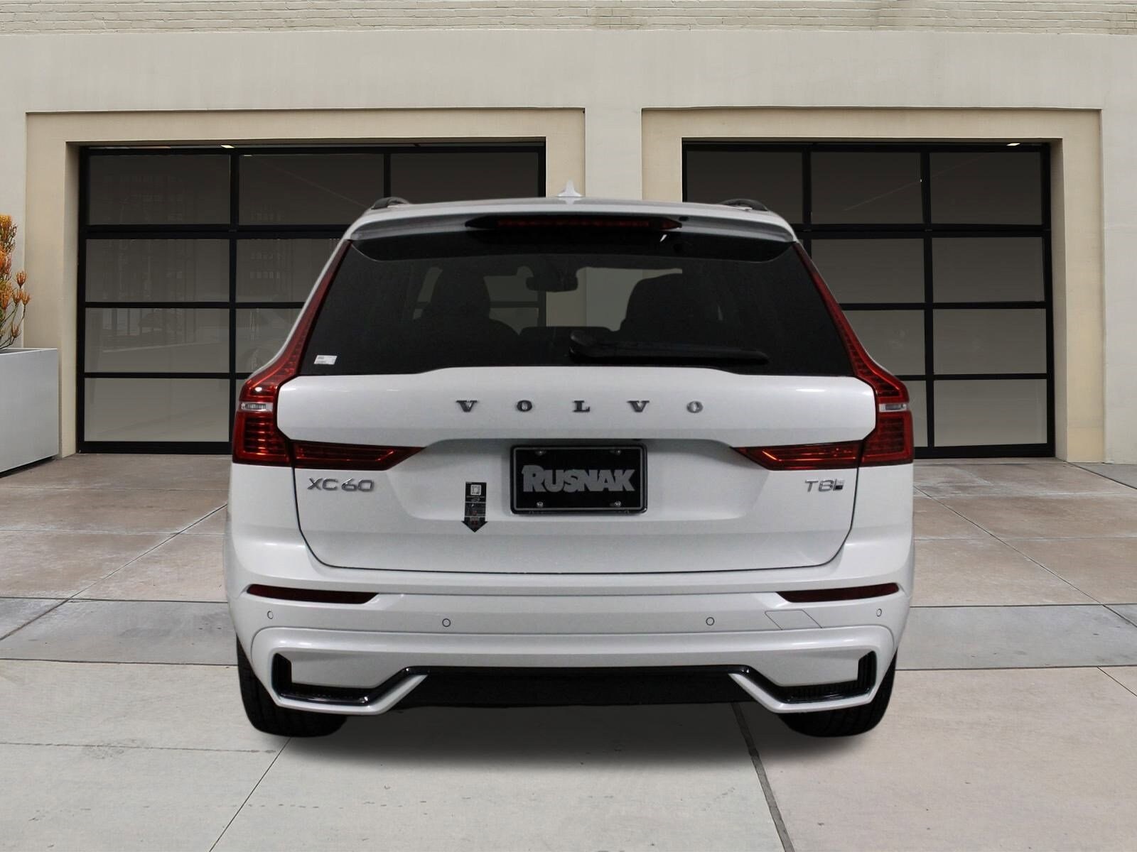 2025 Volvo XC60 Hybrid T8 Plus photo 4