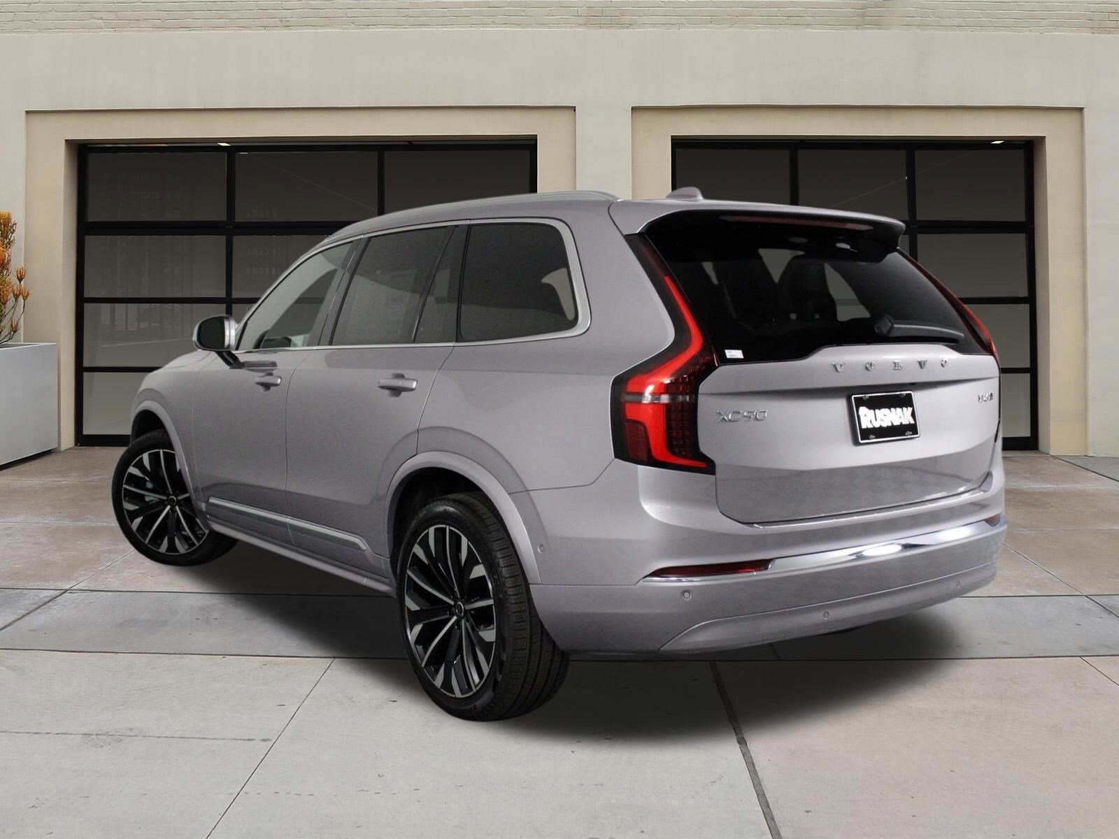 2026 Volvo XC90 Plus photo 2