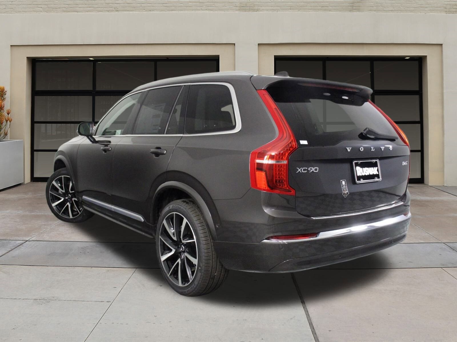 2025 Volvo XC90 Plus photo 3