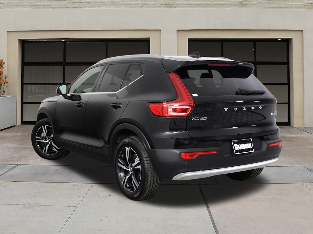 Certified 2025 Volvo XC40 B5 Core SUV