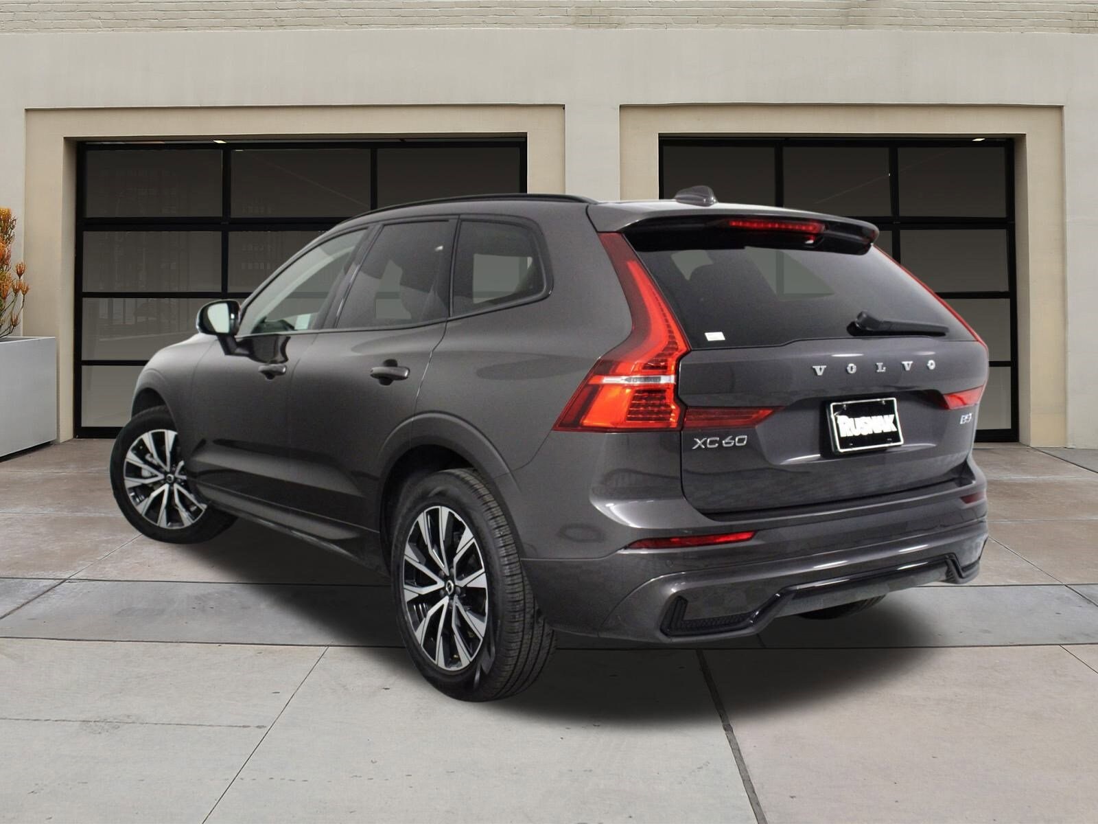 Used 2025 Volvo XC60 Core with VIN YV4M12RJXS1068077 for sale in Pasadena, CA