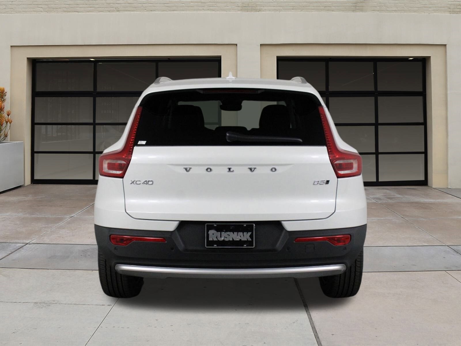 2025 Volvo XC40 Core photo 4