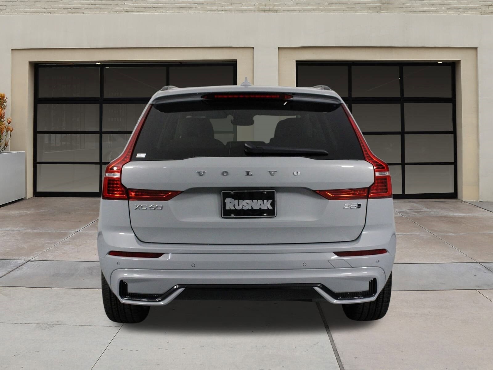 2025 Volvo XC60 B5 photo 4