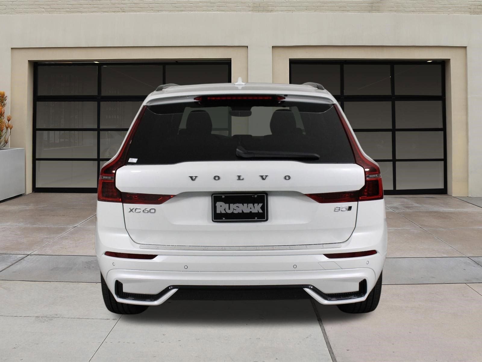2026 Volvo XC60 B5 Plus photo 4