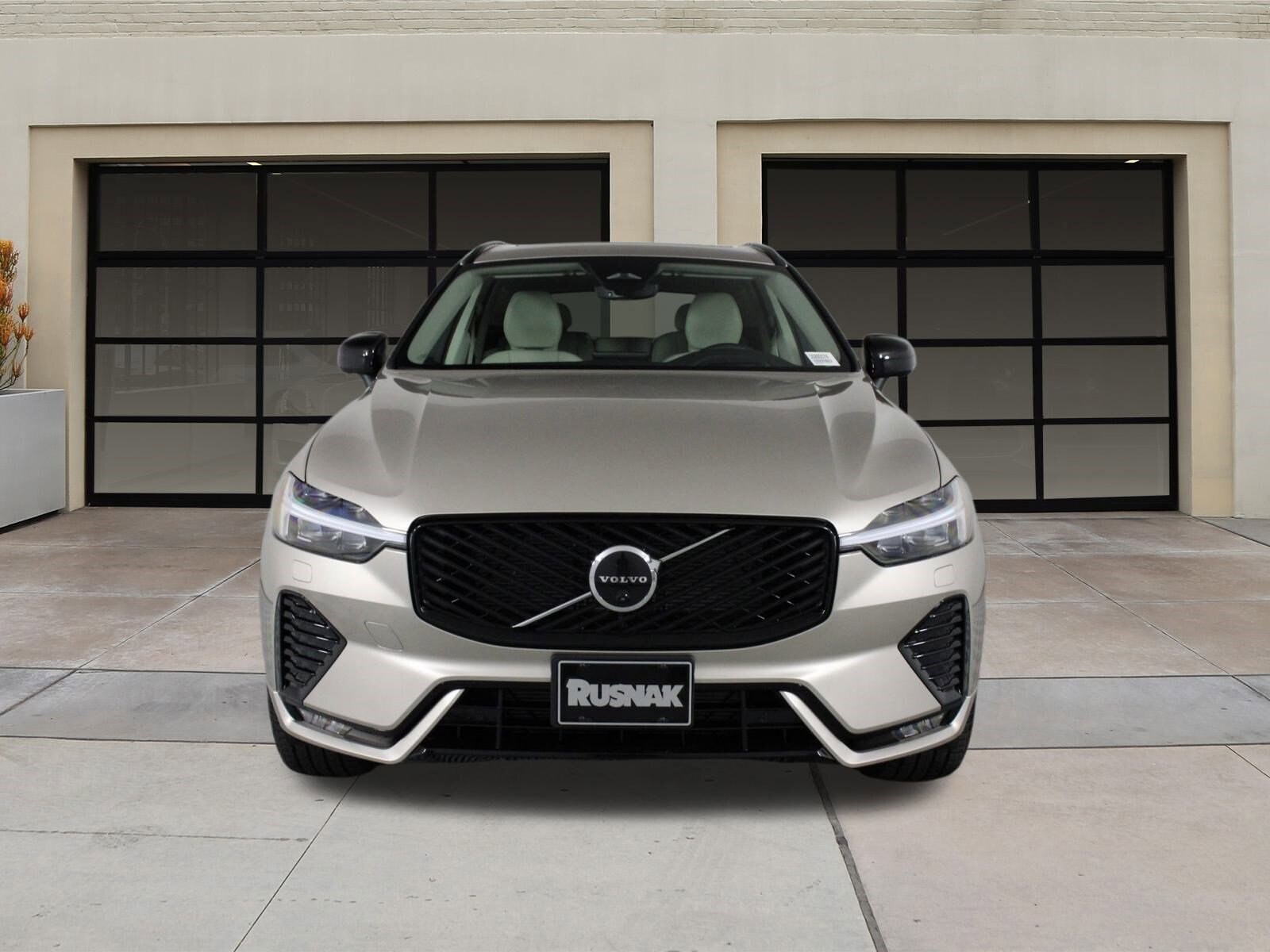 2026 Volvo XC60 B5 photo 2