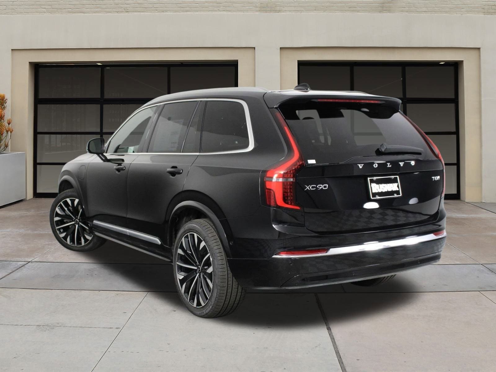 2026 Volvo XC90 Plus - Photo 3