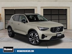 2025 Volvo XC40 B5 Plus Dark Theme SUV