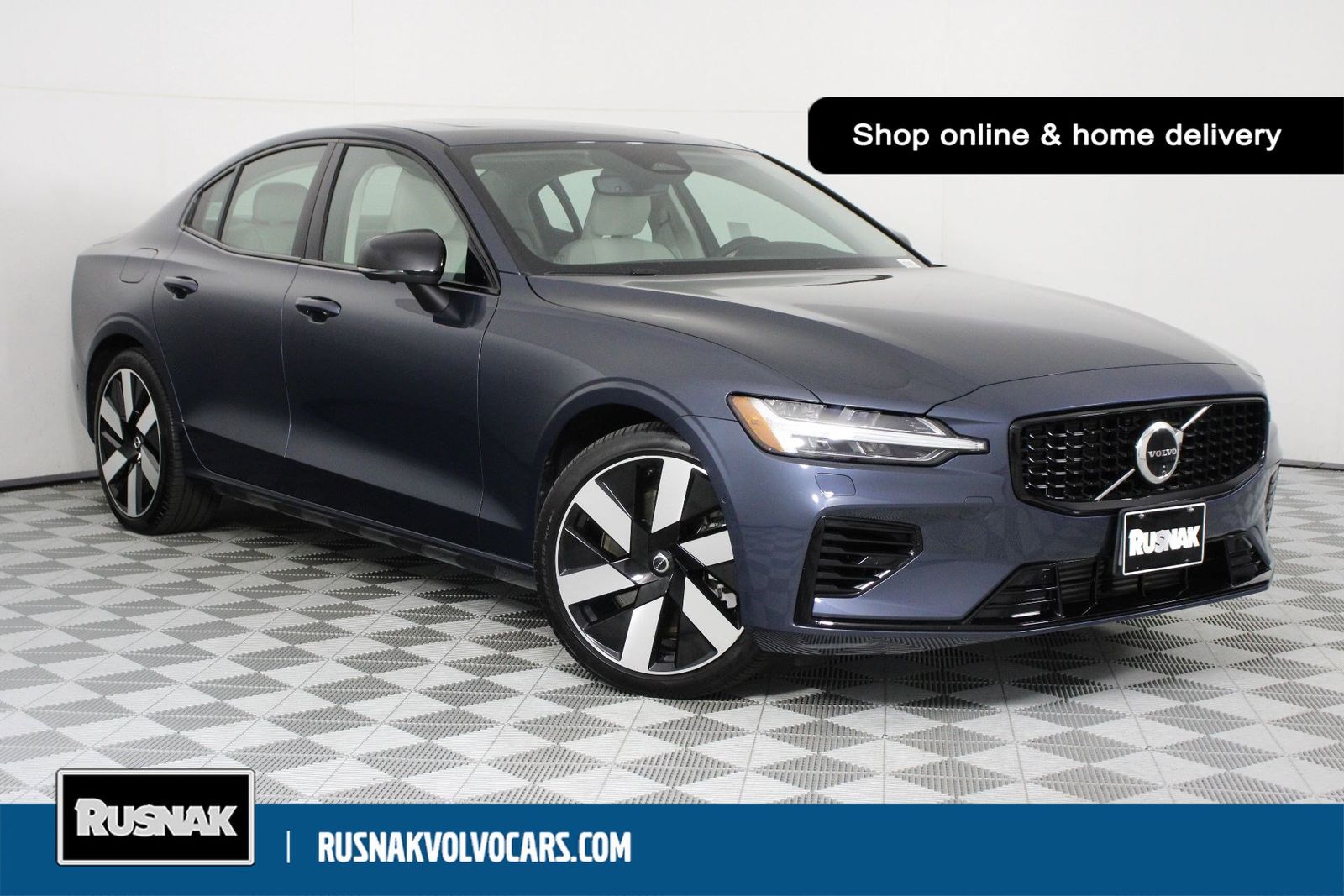 2024 Volvo S60 T8 Recharge Plus Dark Theme AWD's photo