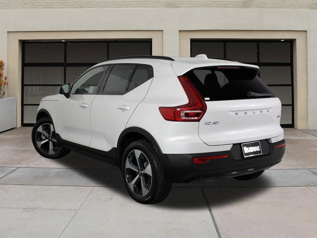 New 2026 Volvo XC40 B5 Plus SUV