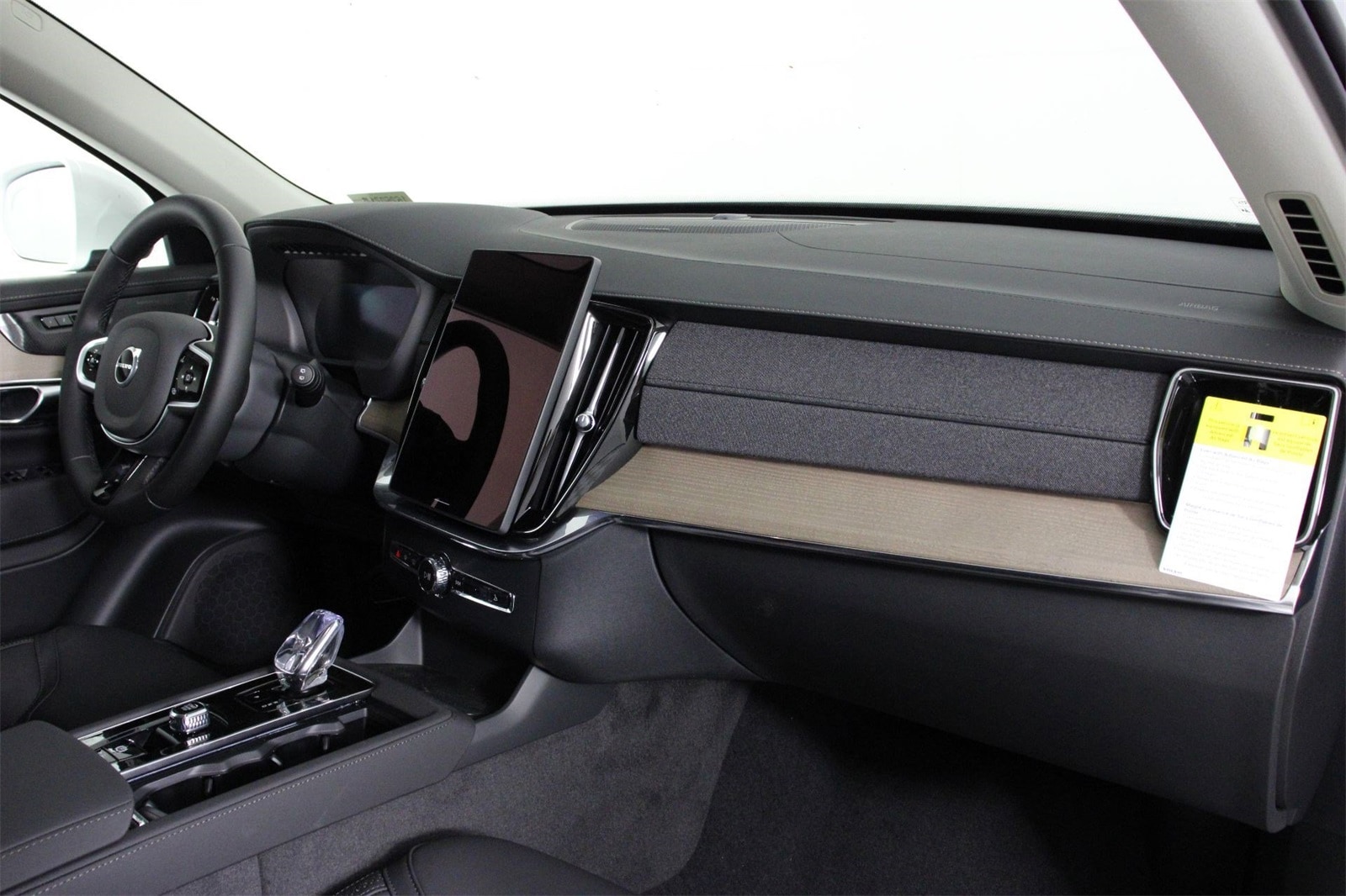 2025 Volvo XC90 Plus - Photo 9