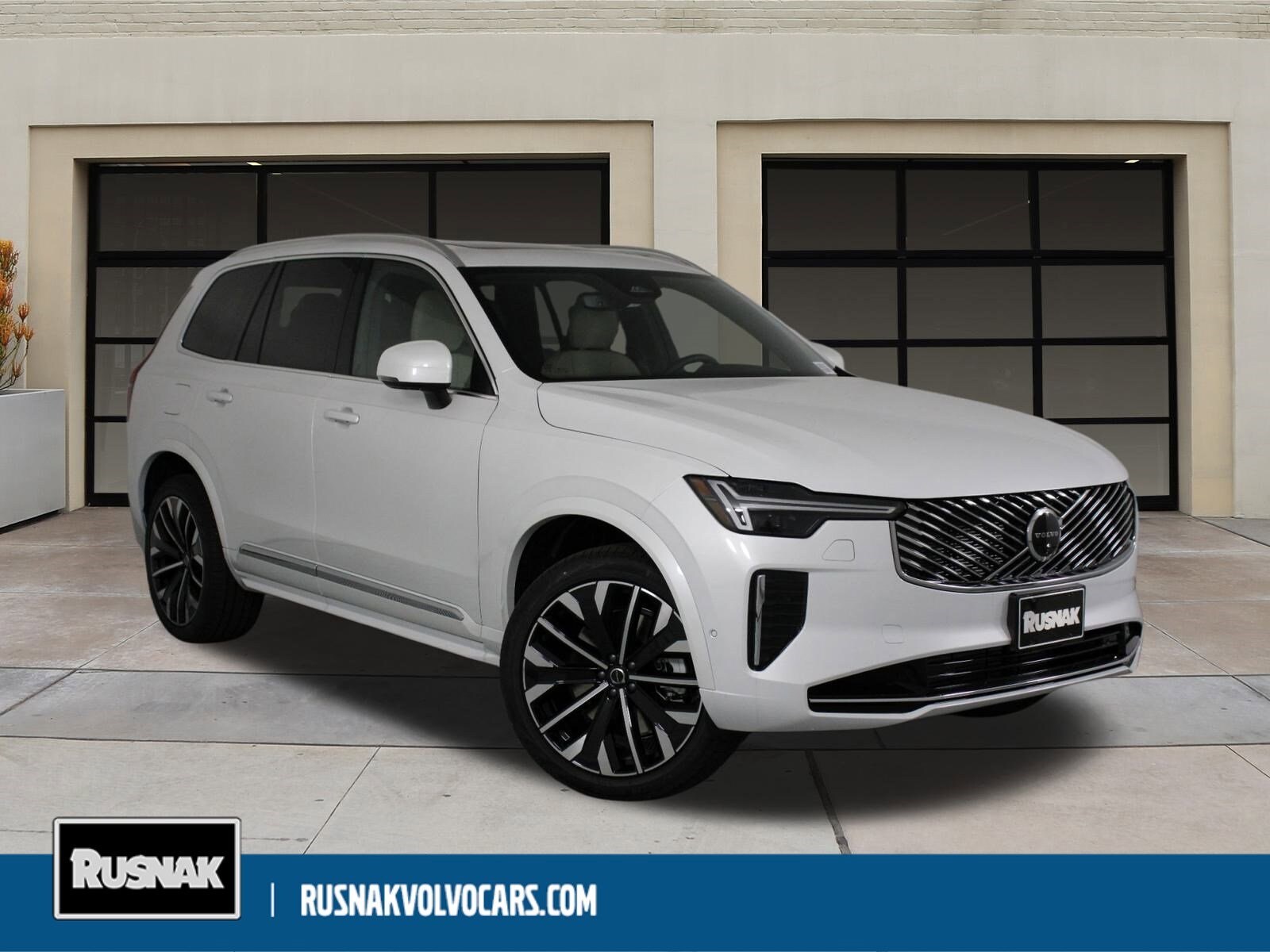 2026 Volvo XC90 Plus's photo