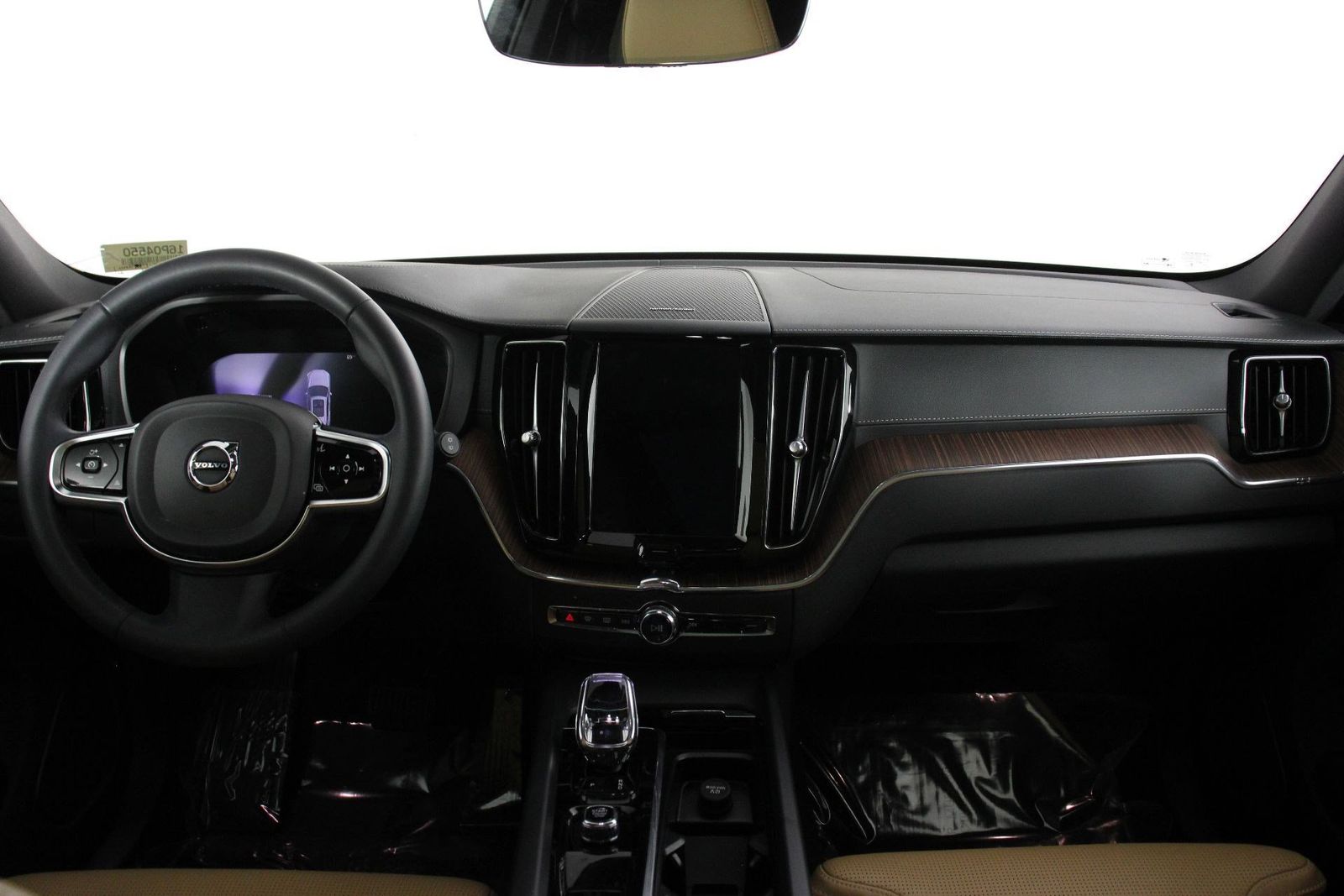 2023 Volvo XC60 B5 Ultimate Dark Theme photo 6