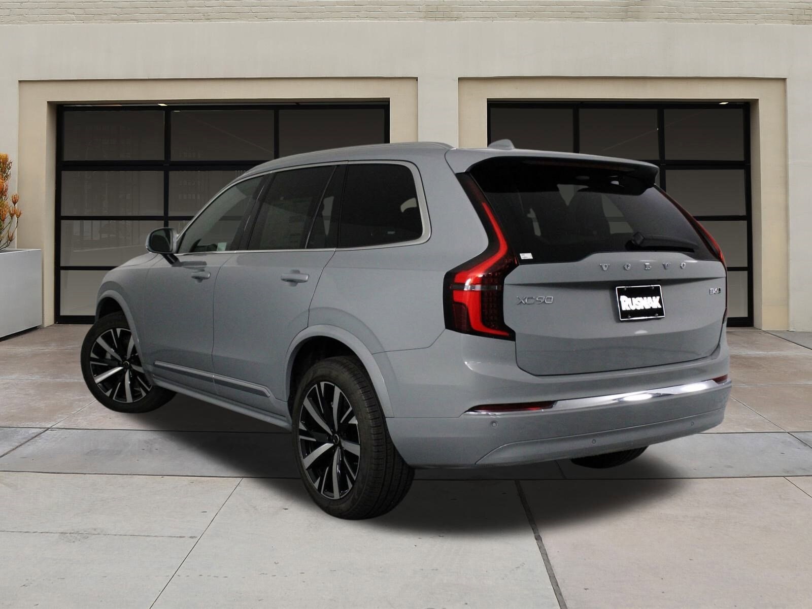 2026 Volvo XC90 Core photo 2