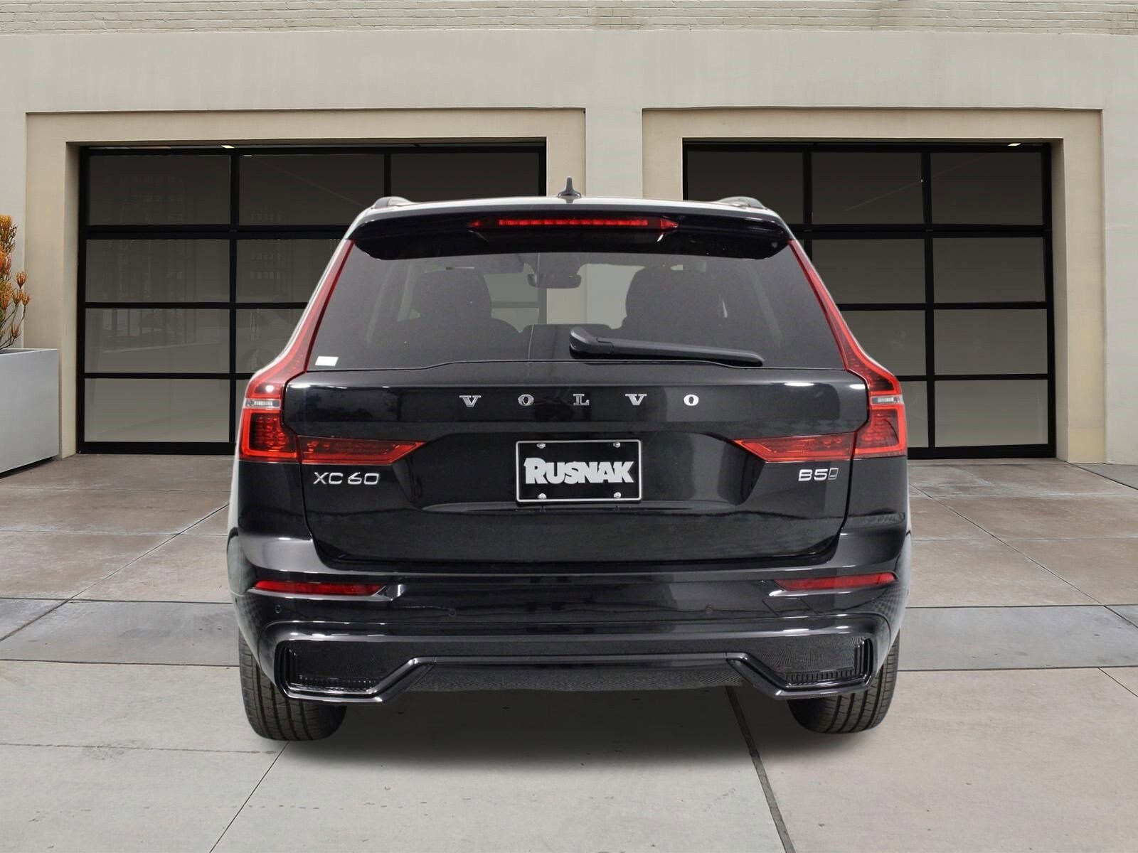 2026 Volvo XC60 B5 Plus photo 3