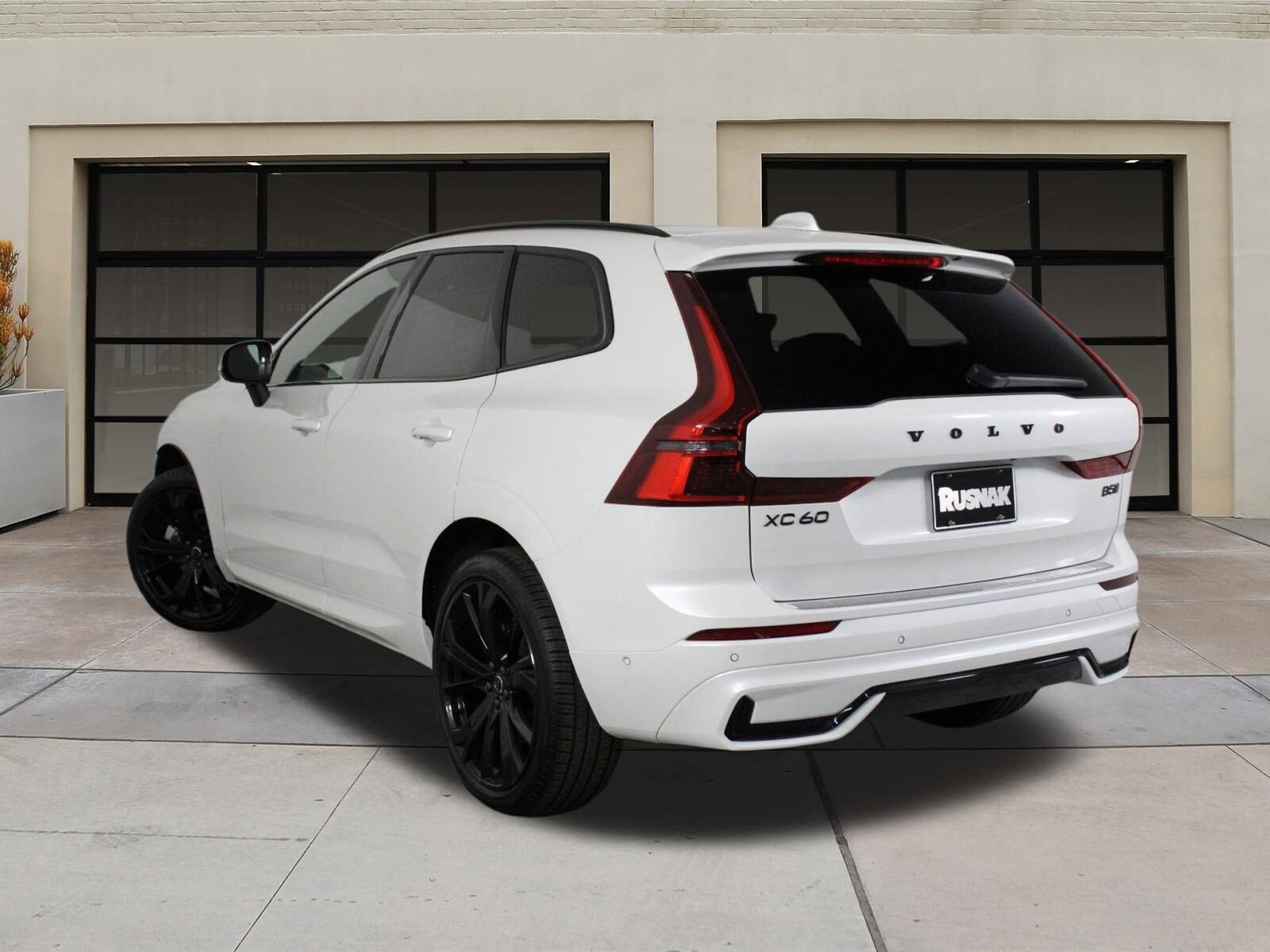 2026 Volvo XC60 B5 Black Edition photo 2