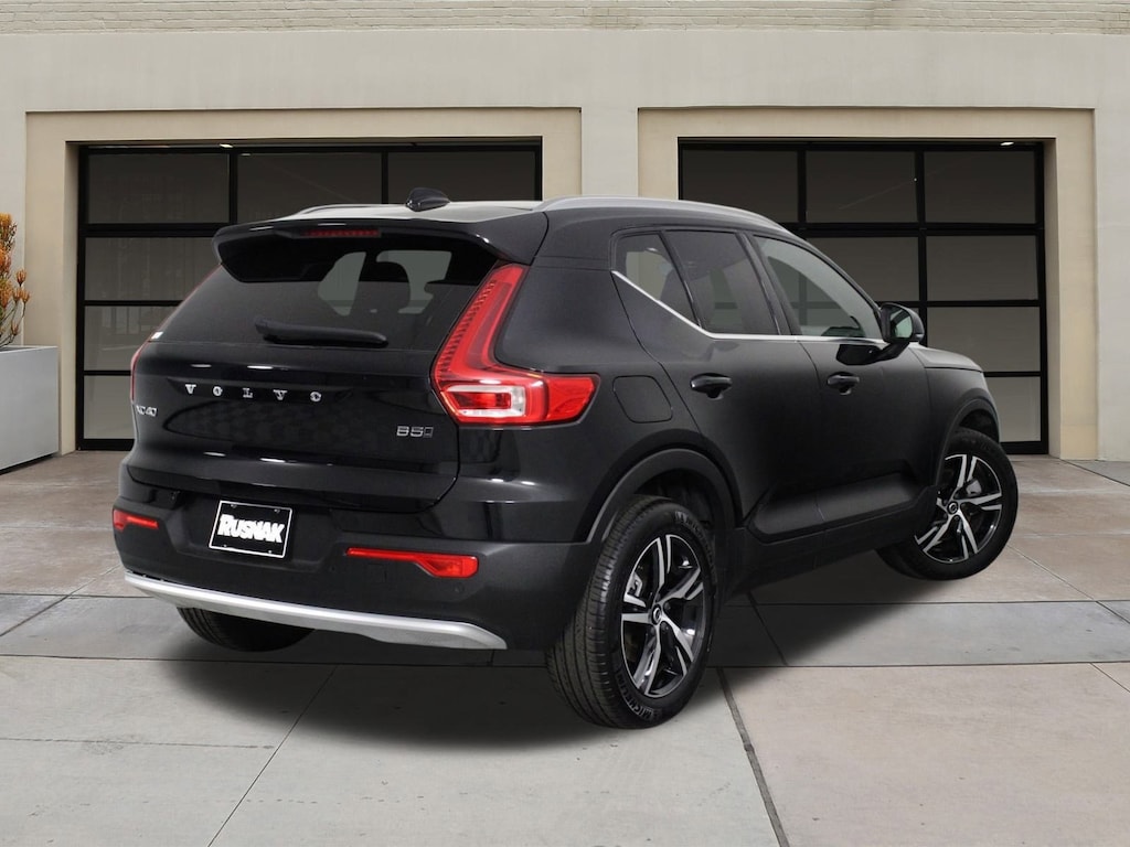 Certified 2025 Volvo XC40 B5 Core SUV